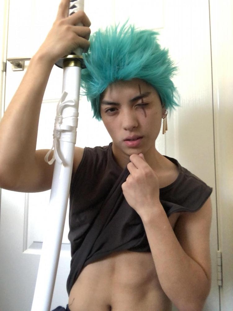 Adult Zoro cosplay