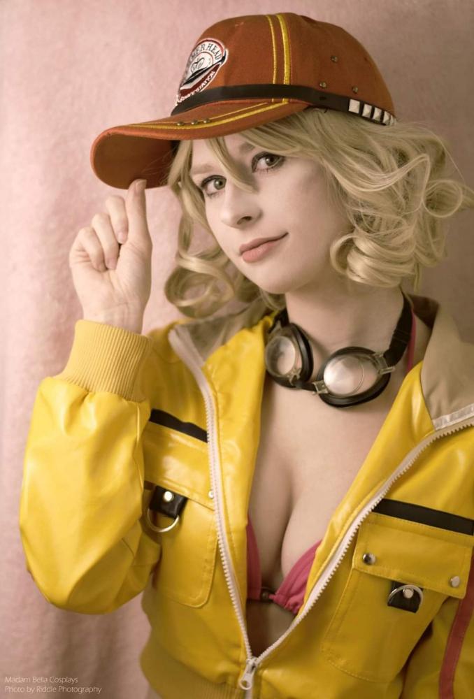 Cindy Aurum Final Fantasy XV cosplay