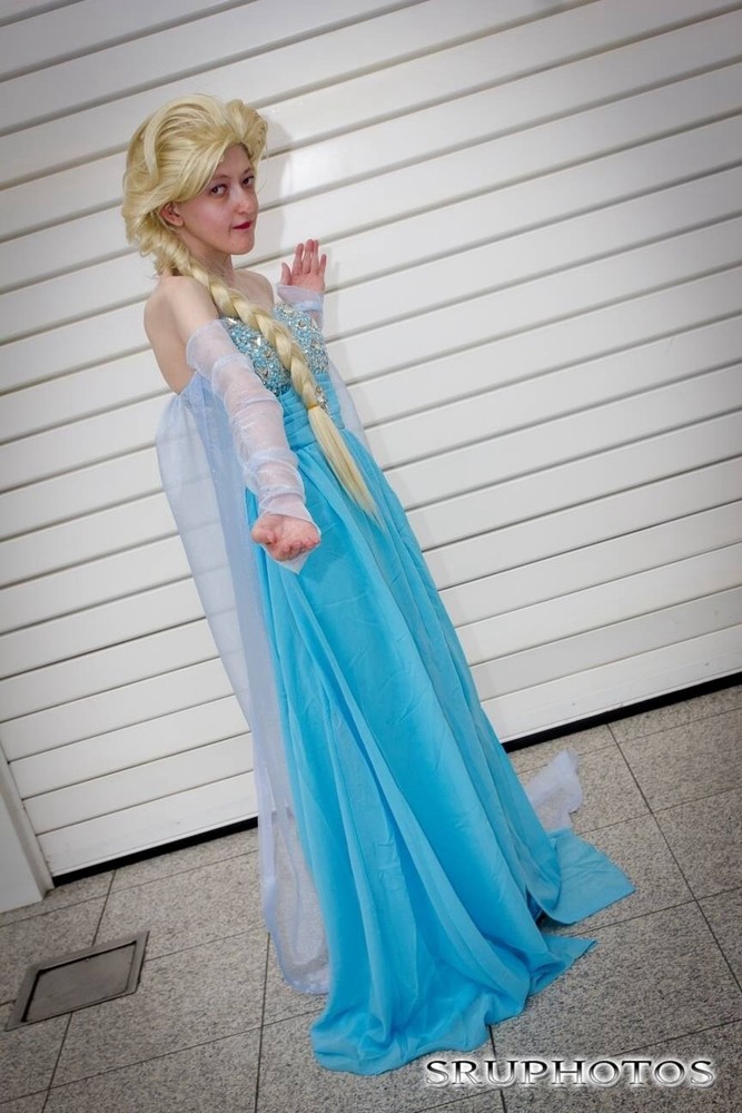 Frozen queen elsa cosplay 