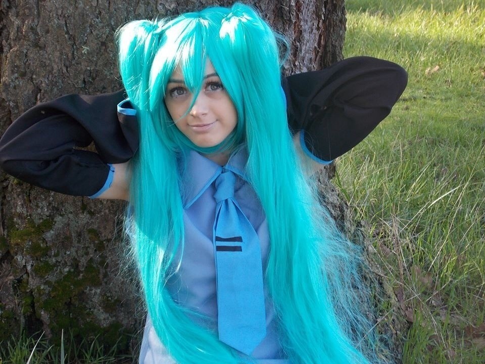 Hatsune Miku default outfit