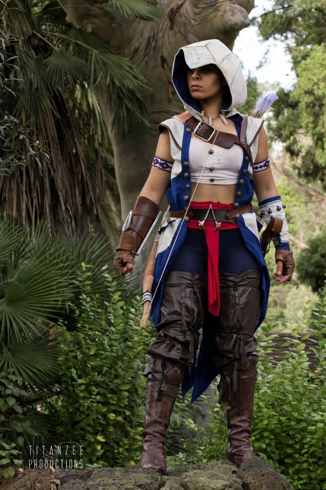 Yeliz as Female Connor Kenway 